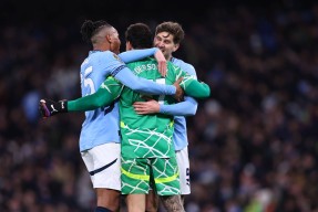 开云体育中国官网-冲刺阶段曼城备战社区盾，复出首秀细节曝光，媒体盛赞，心理建设被强调