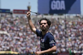 开云体育官网-巴黎圣日耳曼训练开放日，今夜官宣签约引欢呼，足总杯在即，年轻球员得到机会的简单介绍