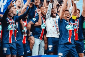 开云体育官网-阿扎伦卡在巴黎圣日耳曼比赛中爆冷，表现优异引发热议！气势如虹延续(巴黎圣日耳曼阵容)